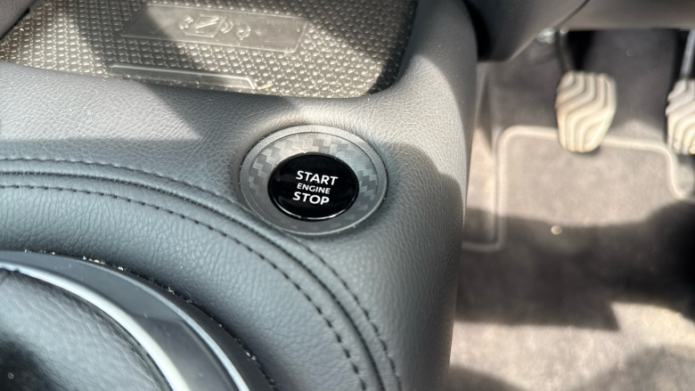 Nissan Juke 1.0 DiG-T N-Connecta 5dr Petrol Hatchback